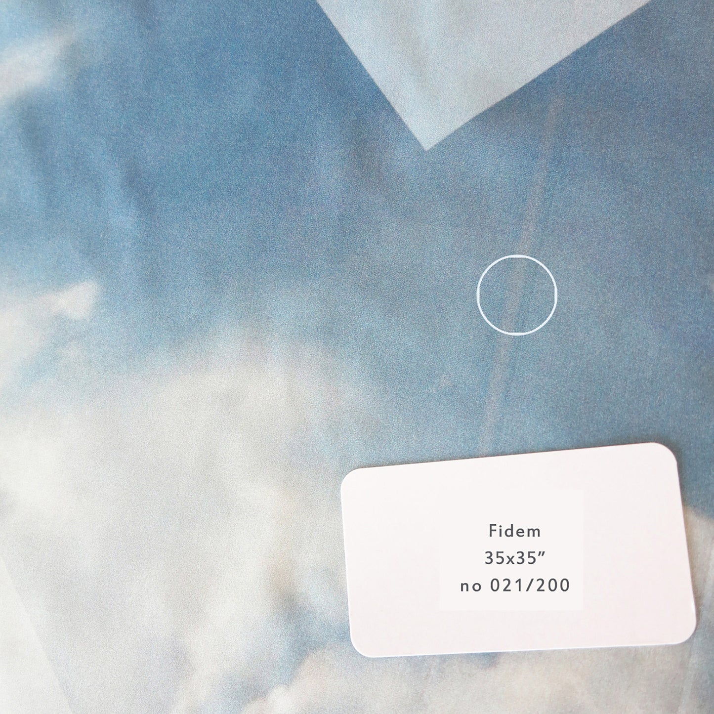 Delinor-carre-imprf-Fidem-35x35-silk-scarf-21