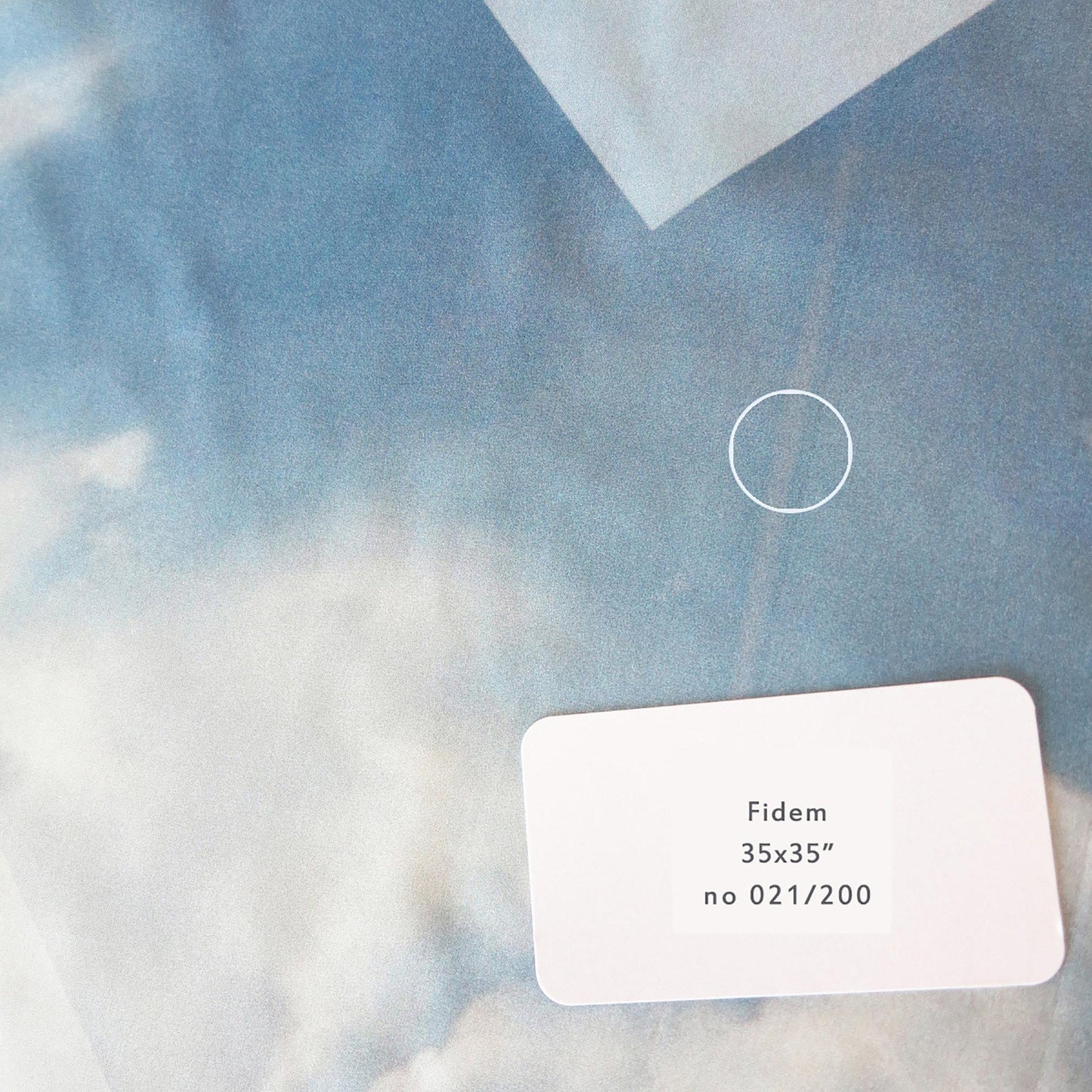 Delinor-carre-imprf-Fidem-35x35-silk-scarf-21