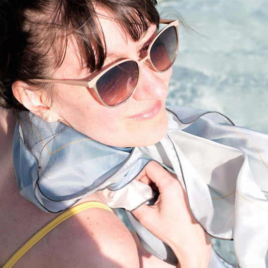 Delinor carre soie Fidem bleu 35in 90cm luxury blue custom silk scarf how to wear it