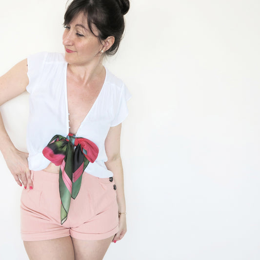 Delinor carre soie Freyja vert bleu 35in 90cm luxury fuchsia green blue silk scarf wear idea