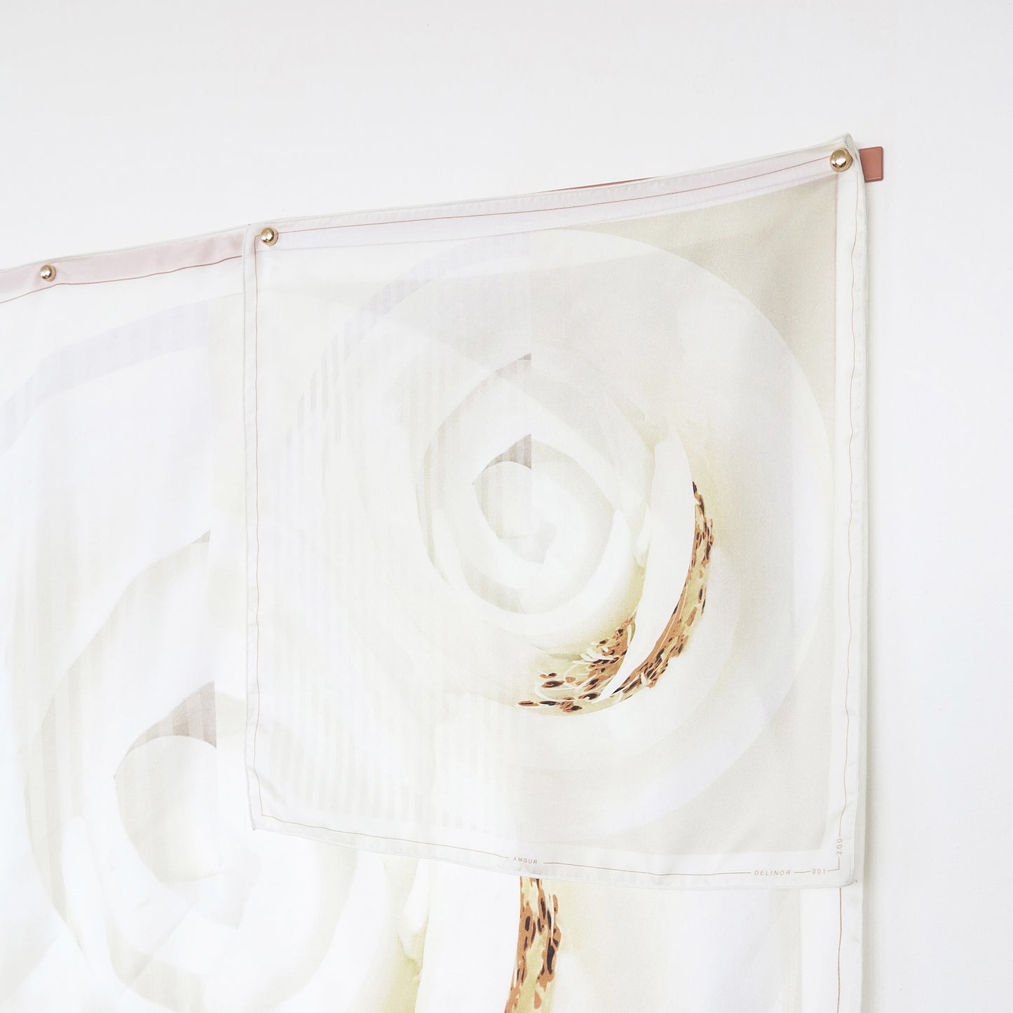 Delinor carre soie Rosa Pax blanc ocre 16x16 luxury custom ocre white silk scarf art display view