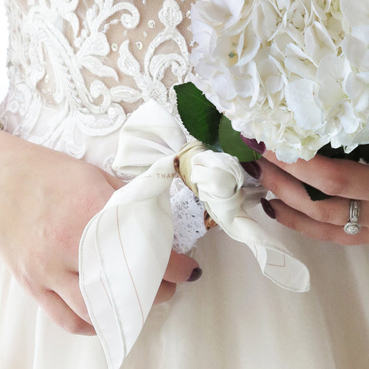 Delinor carre soie Rosa Pax blanc ocre mariage 6x16 luxury custom ocre white silk scarf wedding