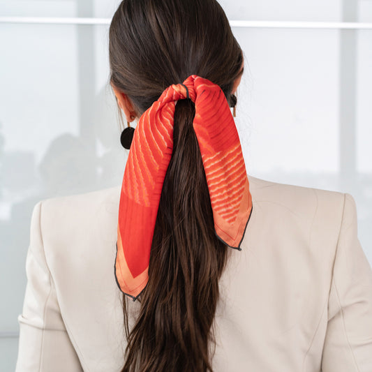 Delinor carre soie noeud cheveux Aurora 16x16 luxury red coral silk hair accessories