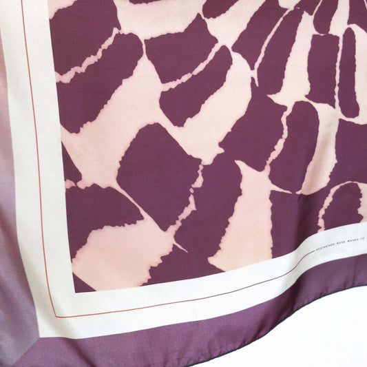 Delinor carre soie Novae violet rose personnalise 35in 90cm luxury purple pink red custom silk scarf