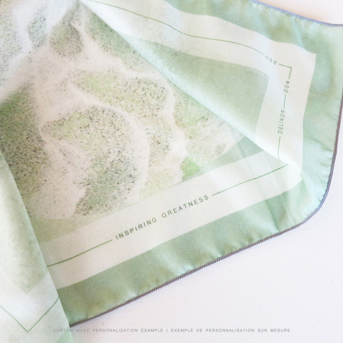 Delinor carre soie Odyssea vert sauge personnalise 16x16 luxury mint green custom silk scarf