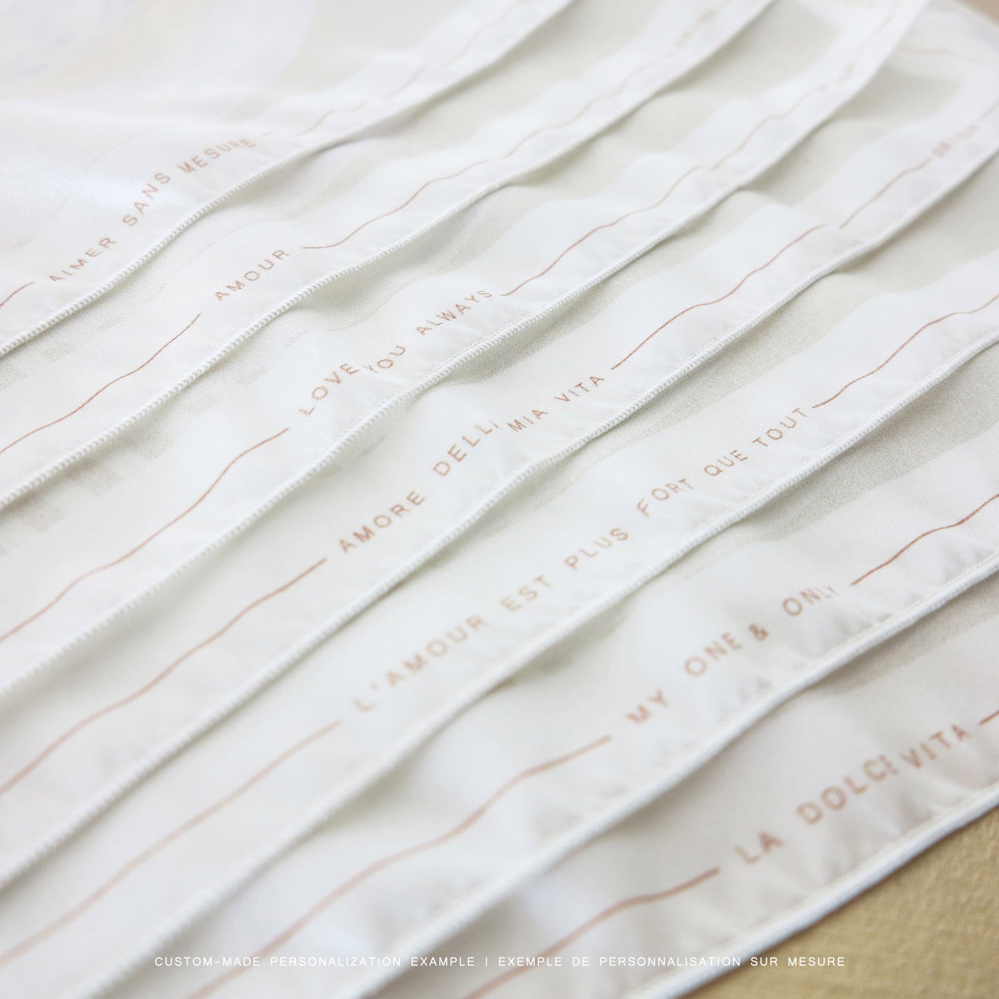 Delinor carre soie Rosa Pax blanc ocre personnalise16x16 luxury custom ocre white silk scarf