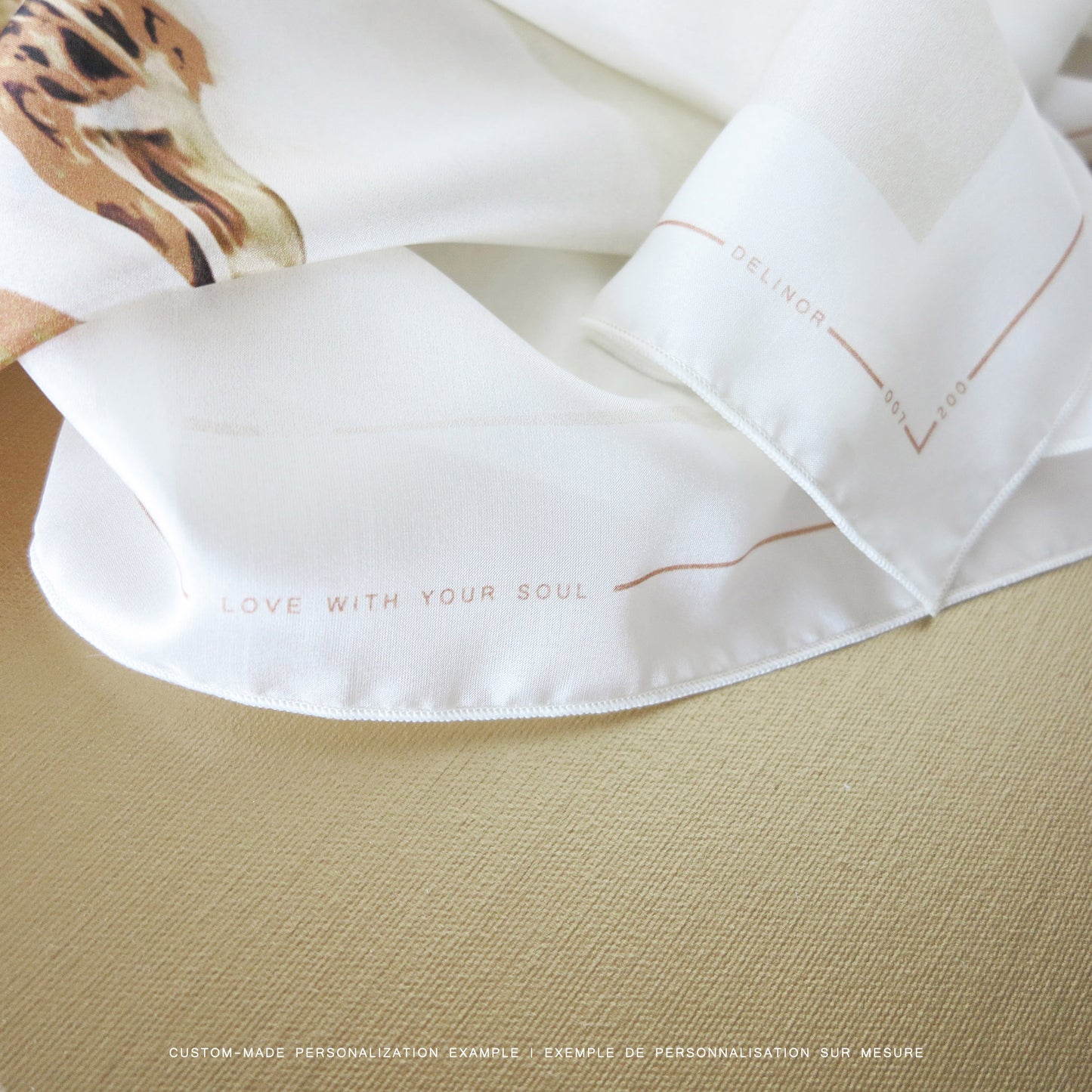 Delinor carre soie Rosa Pax blanc ocre personnalise 35in 90cm luxury custom ocre white silk scarf