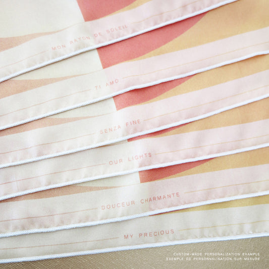 Delinor carre soie Solis jaune creme personnalise 16x16 luxury yellow orange custom silk scarf