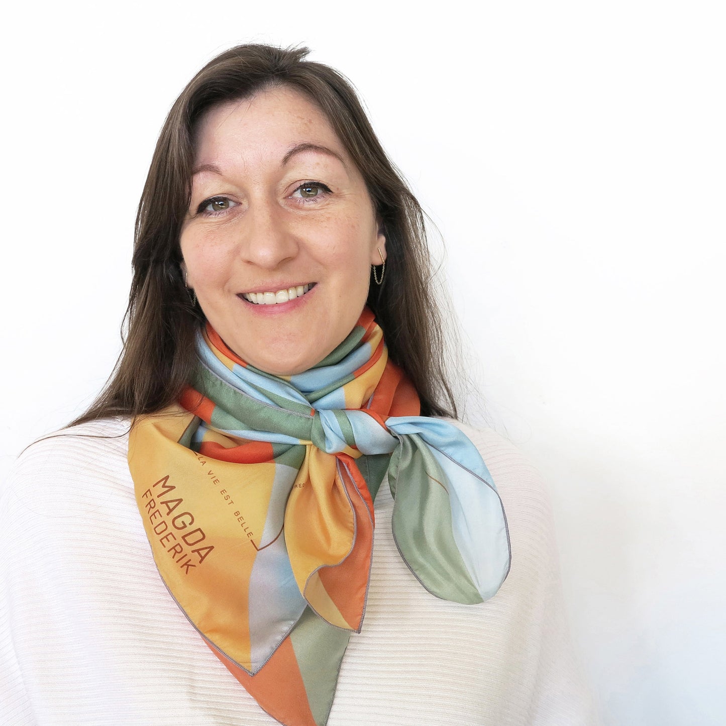Delinor foulard soie La vie est belle 35in 90cm luxury green yellow blue silk scarf wear neck2