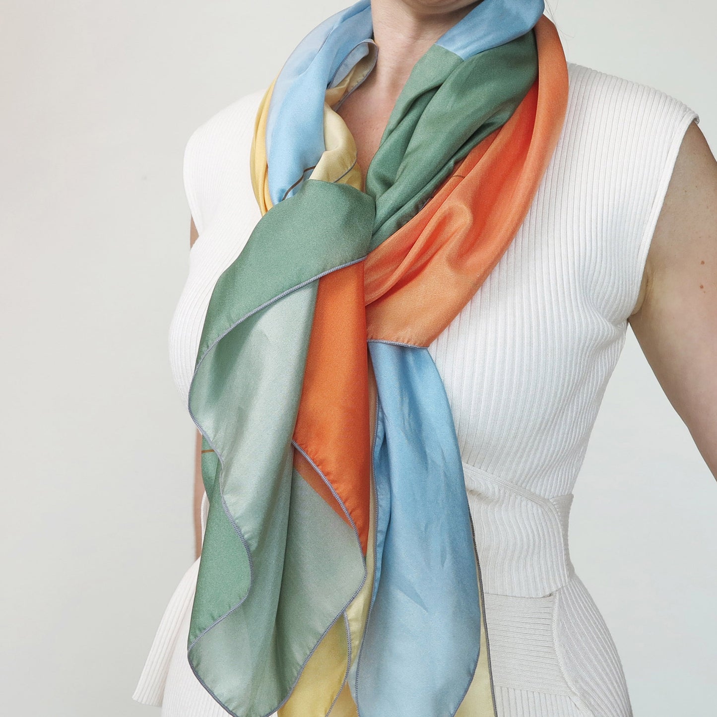 Delinor foulard soie Couleurs du bonheur 50in 127cm luxury orange green blue silk scarf on neck