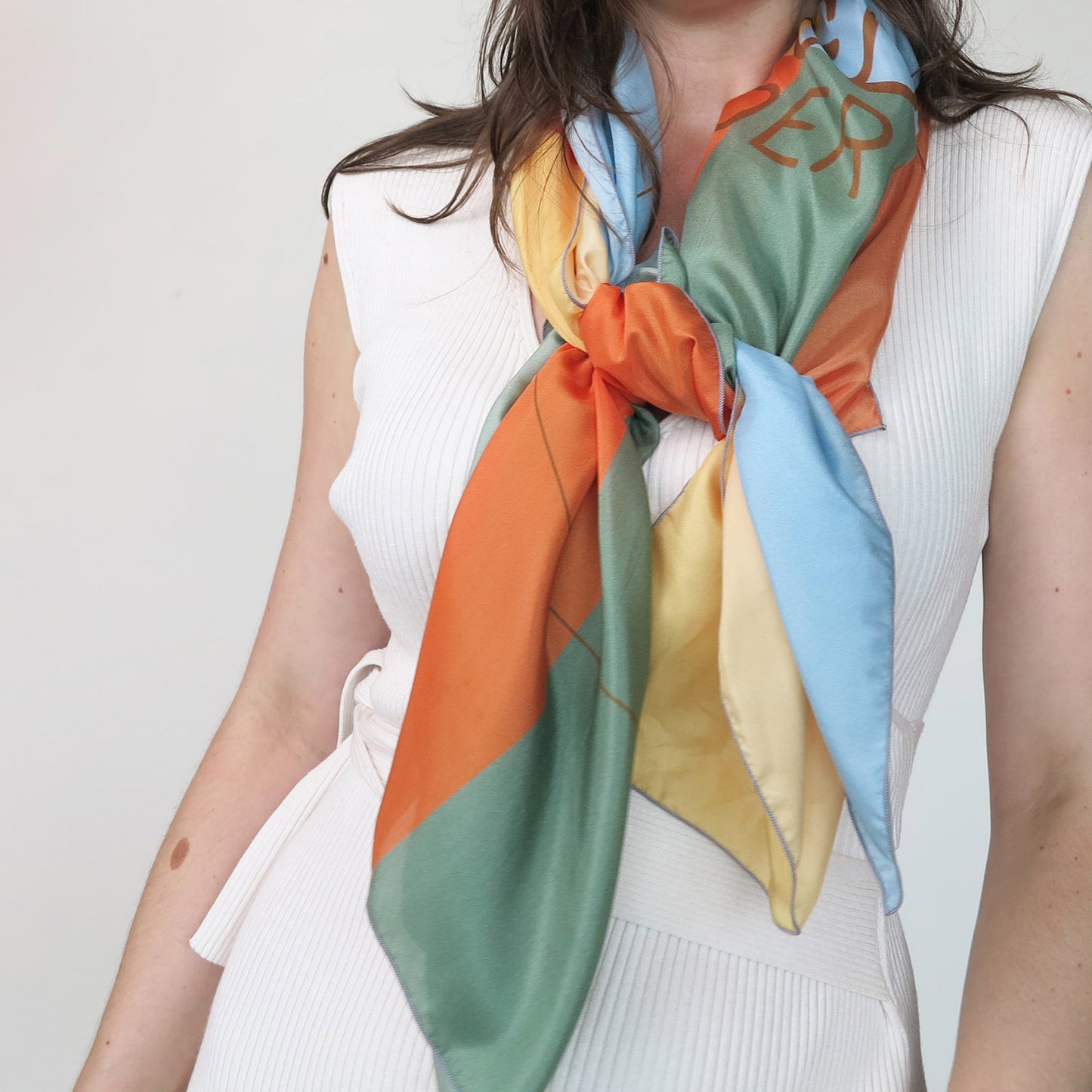 Delinor foulard soie Couleurs du bonheurV1 50in 127cm luxury orange green blue silk scarf on neck