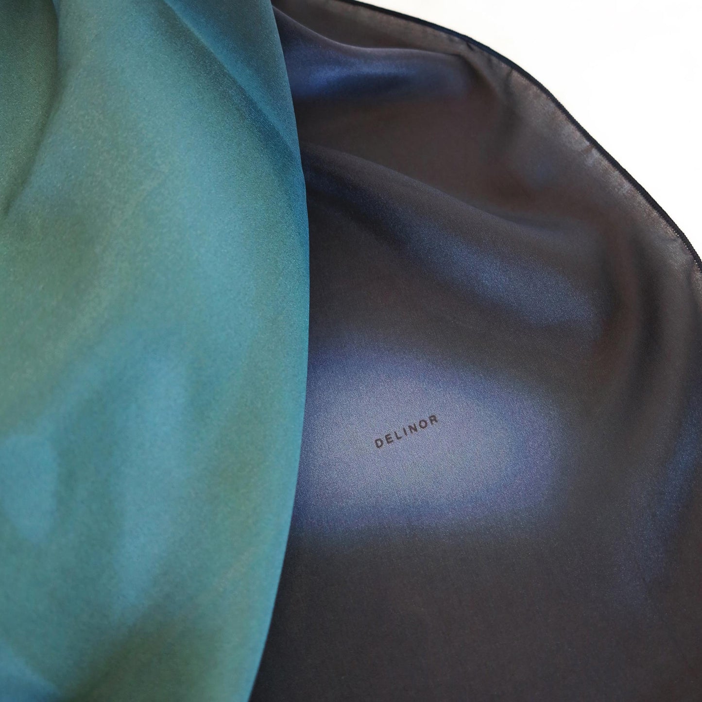 Delinor foulard soie Aera Iridis 50in 127cm luxury silk scarf logo emerald blue bleu navy Designed Montreal