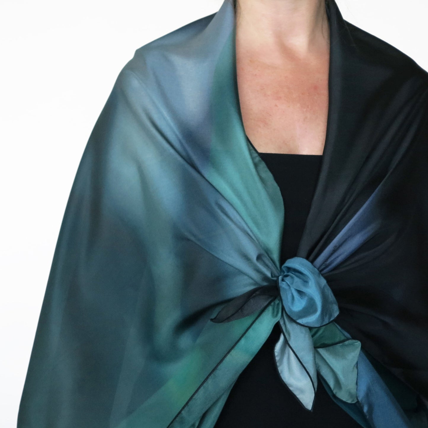 Delinor foulard soie Aera Iridis 50in 127cm luxury silk scarf how to wear it shoulder wrap wedding Montreal