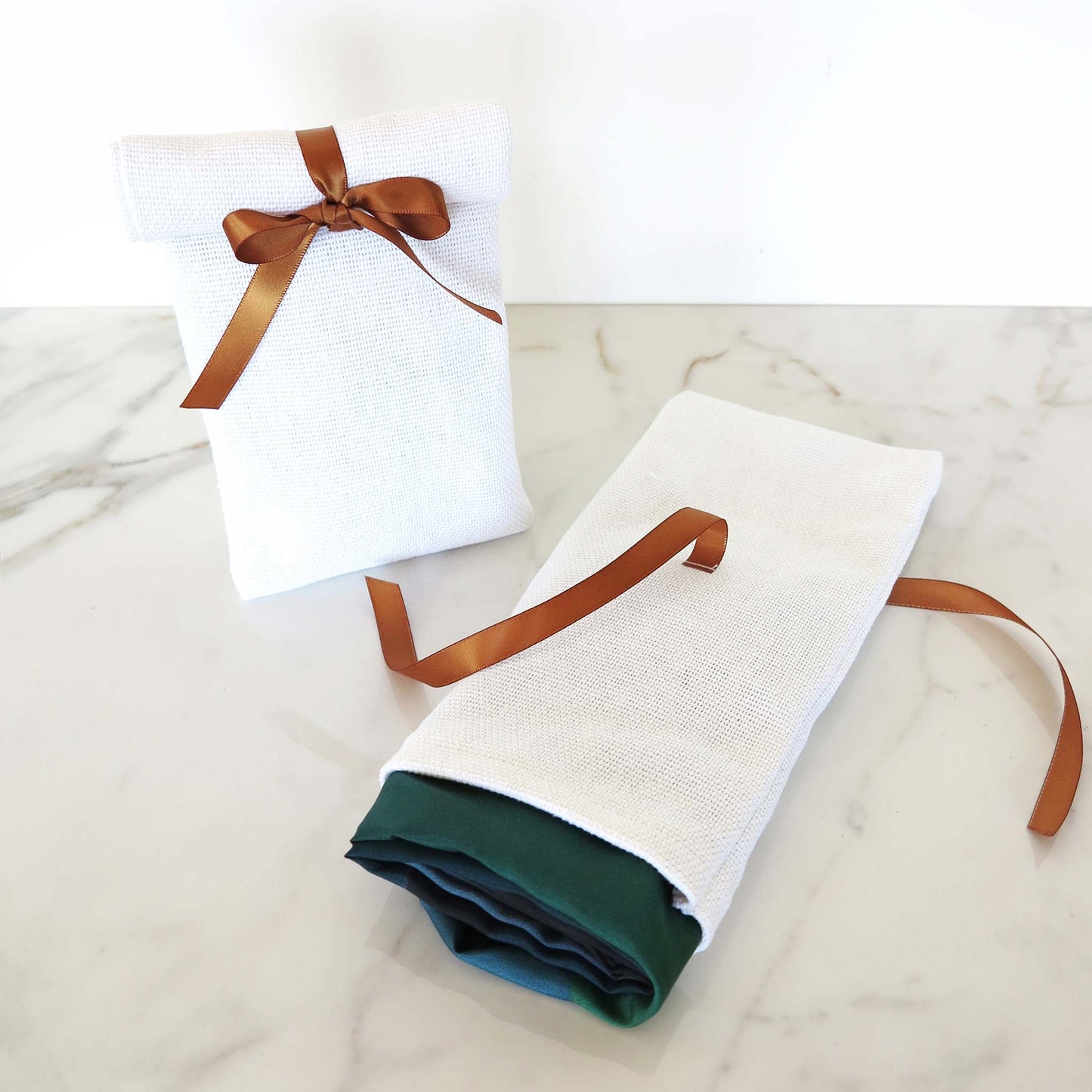 Delinor foulard soie Aera Iridis 50in 127cm luxury silk scarf emballage gift wrap cotton coton white Design Montreal