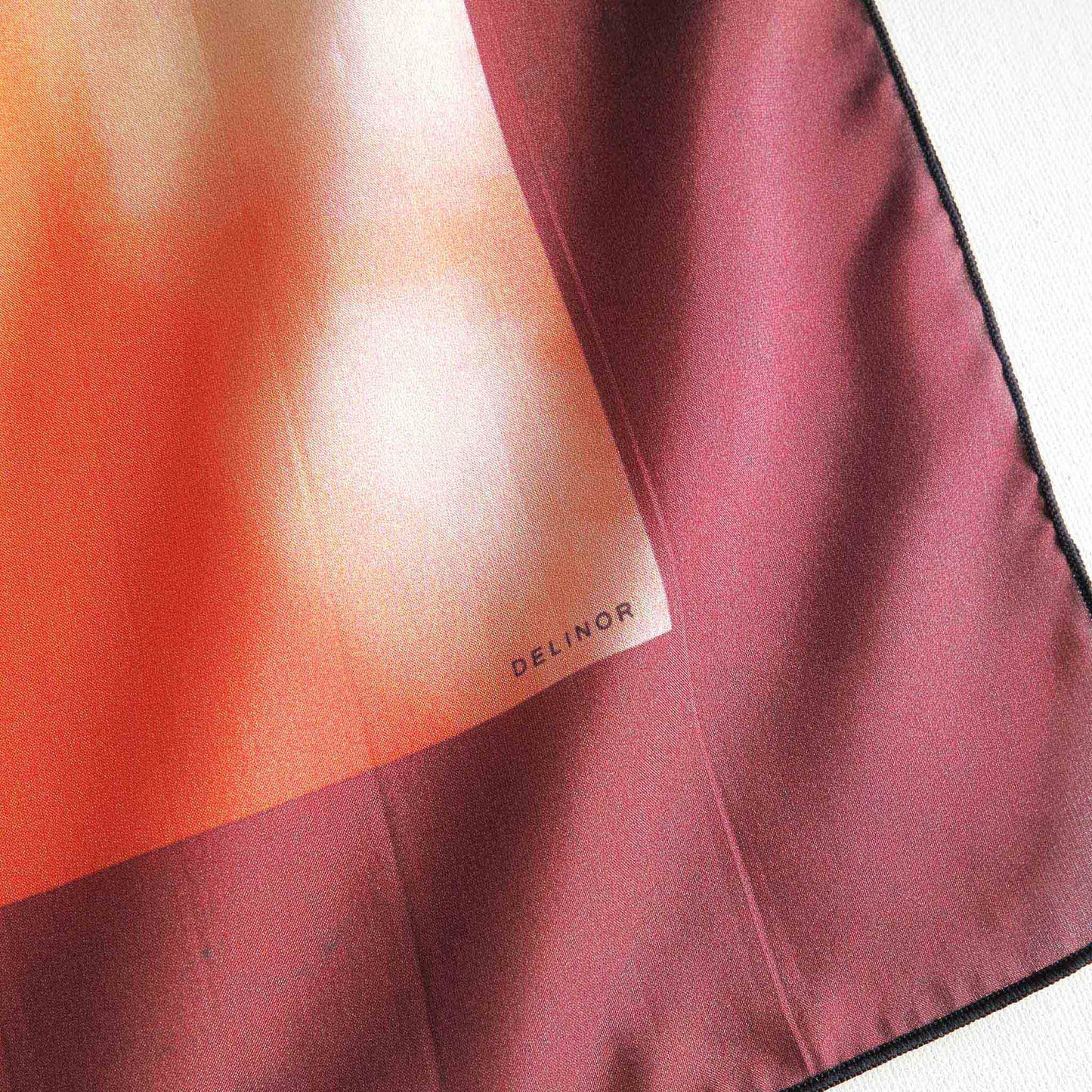 Delinor foulard soie Aera Rosella 35in 90cm luxury silk scarf logo bordure bordee burgundy red Designed Montreal