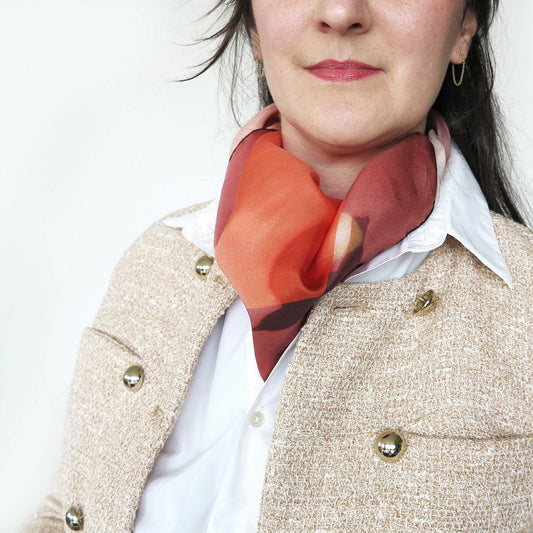 Delinor foulard soie Aera Rosella 35in 90cm luxury silk scarf how to wear it collar suit plum Designed Montreal