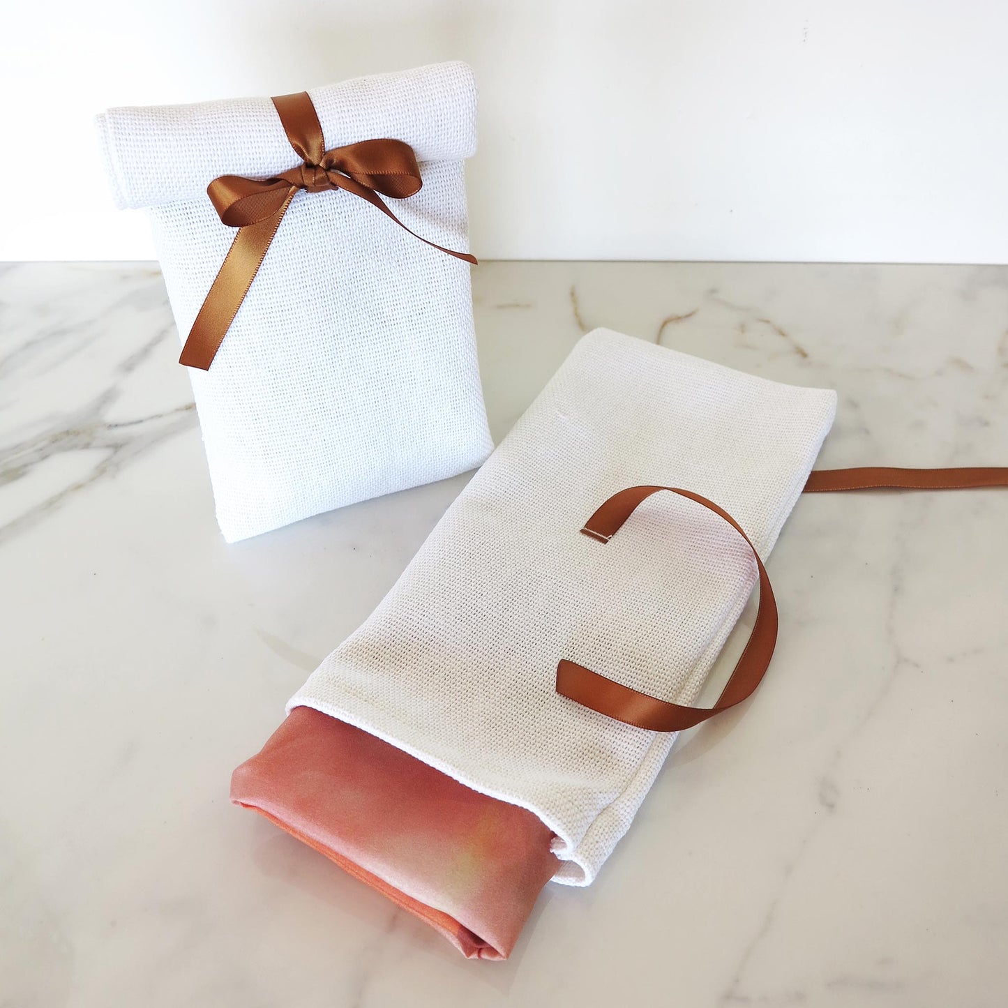 Delinor foulard soie Aera Rosella Petit 16in 40cm luxury silk scarf emballage gift wrap cotton coton Designed Montreal