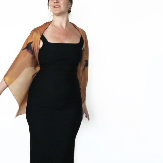 Delinor foulard soie Aera Sienna 16x72in 40x182cm luxury silk scarf how to wear it shoulder wedding Montreal