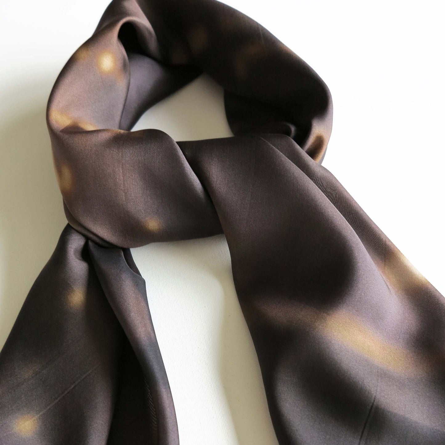 Delinor foulard soie Terranova 50in 127cm luxury silk scarf square knot nœud brun fonce automne Montreal
