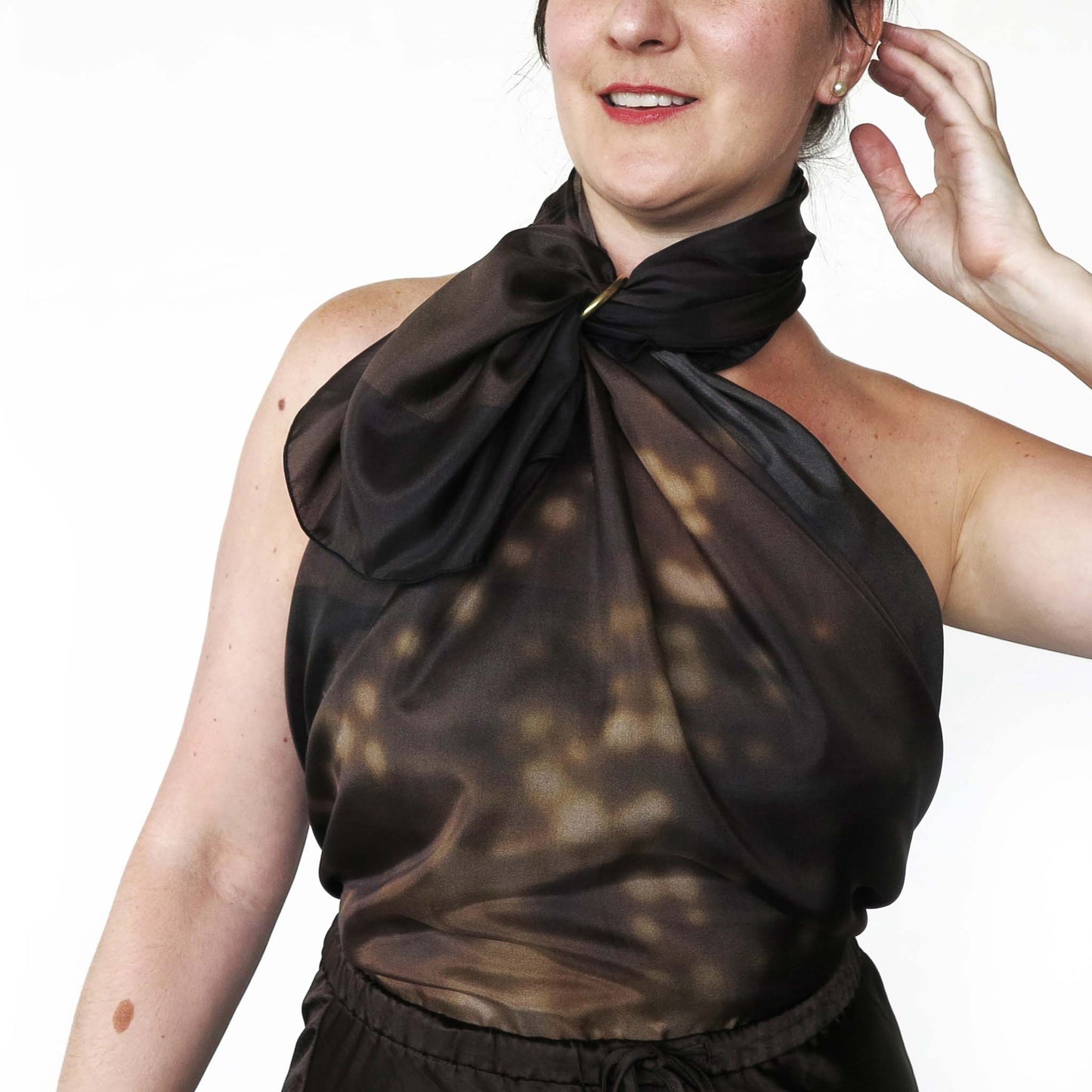 Delinor foulard soie Terranova 50in 127cm luxury silk scarf how to wear it gala top blouse mousse Designed Montreal