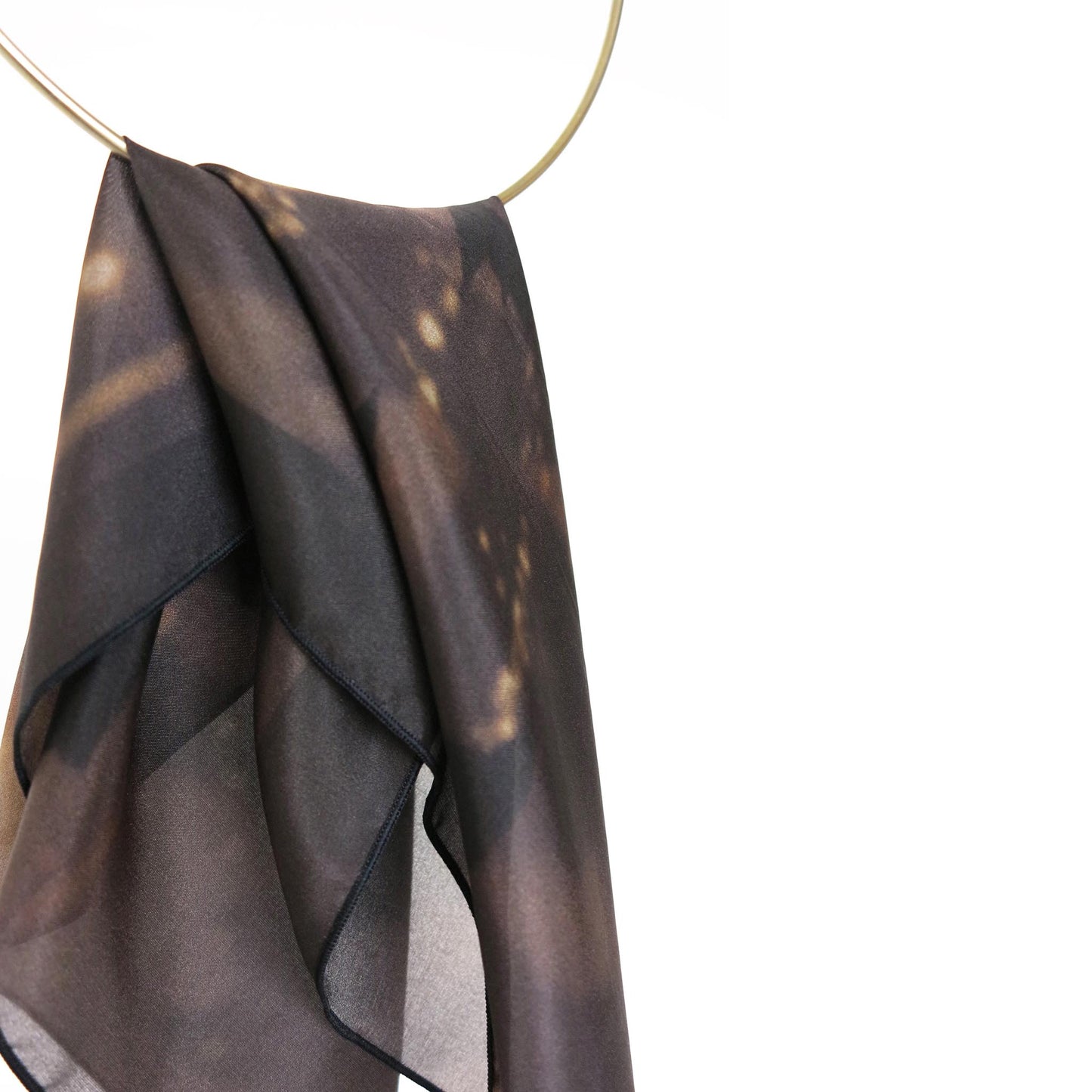 Delinor foulard soie Terranova Petit 16in 40cm silk scarf bordure brodee finition habotai brown Designed Montreal