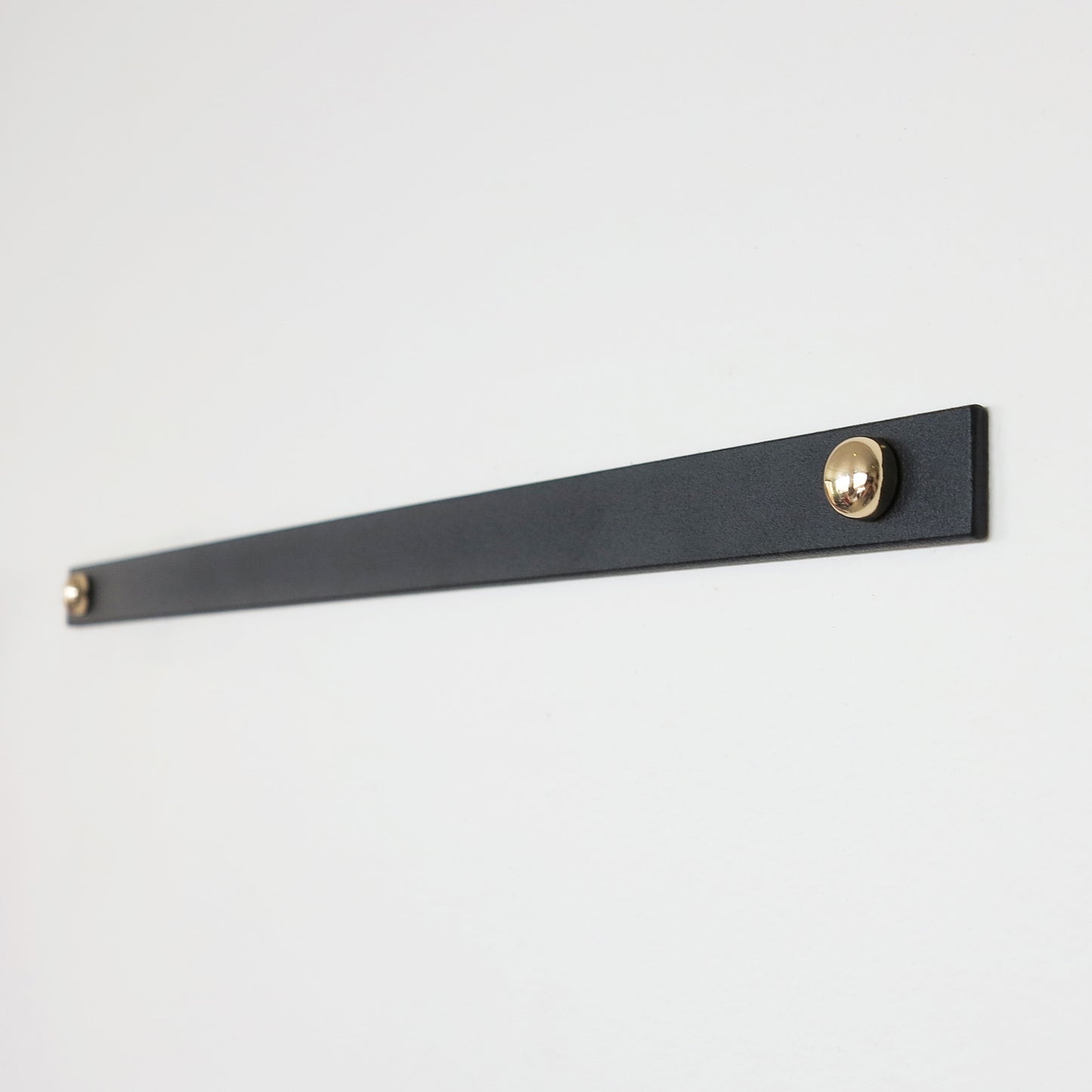 Delinor porte carre et affiche en metal noir 15in Linea black metal hanger for mural art gold magnet