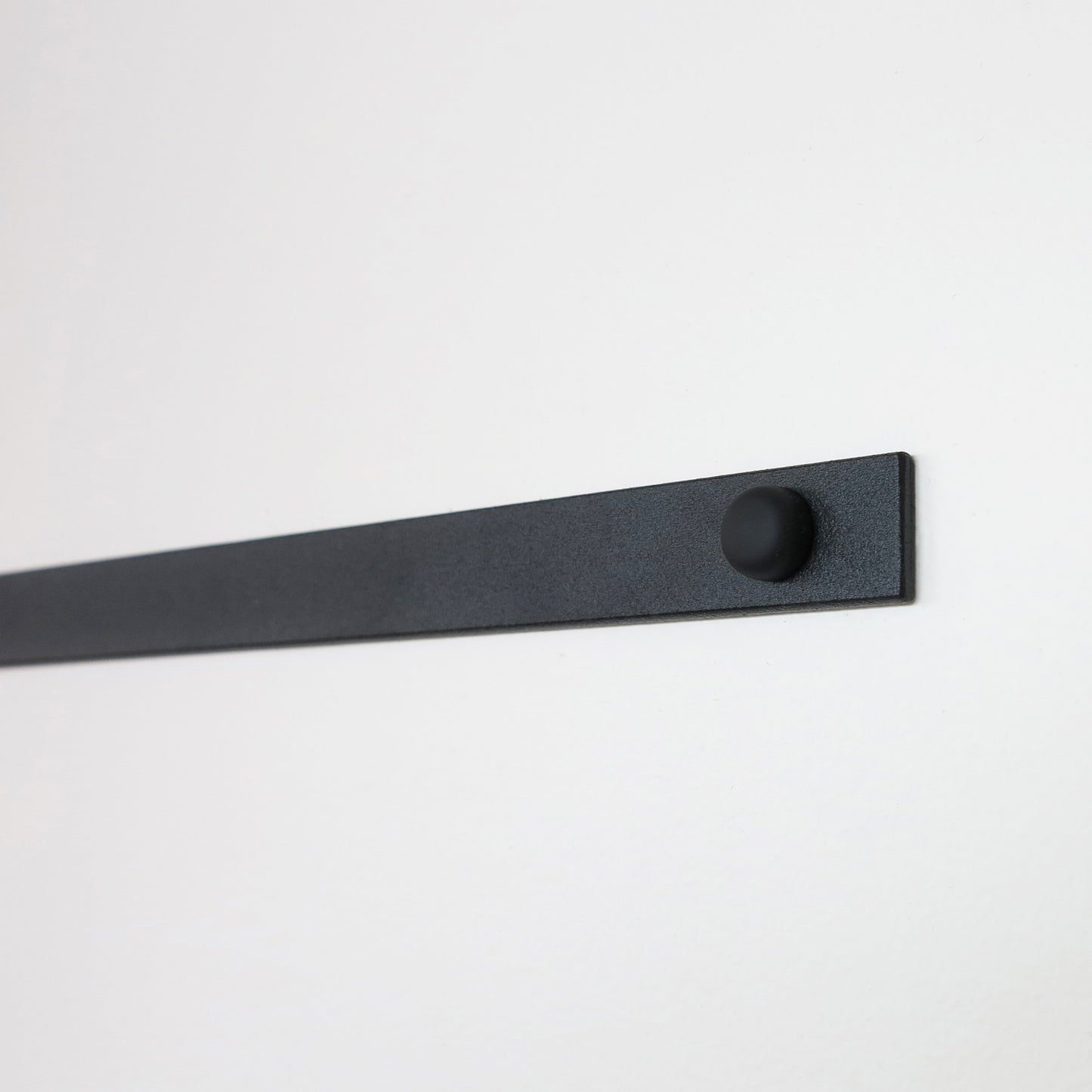 Delinor porte carre affiche en metal noir 15in Linea black metal hanger for mural art black magnet