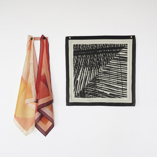 Delinor porte carre noir 15in Linea black metal hanger for mural art showing Mana silk scarf 16in