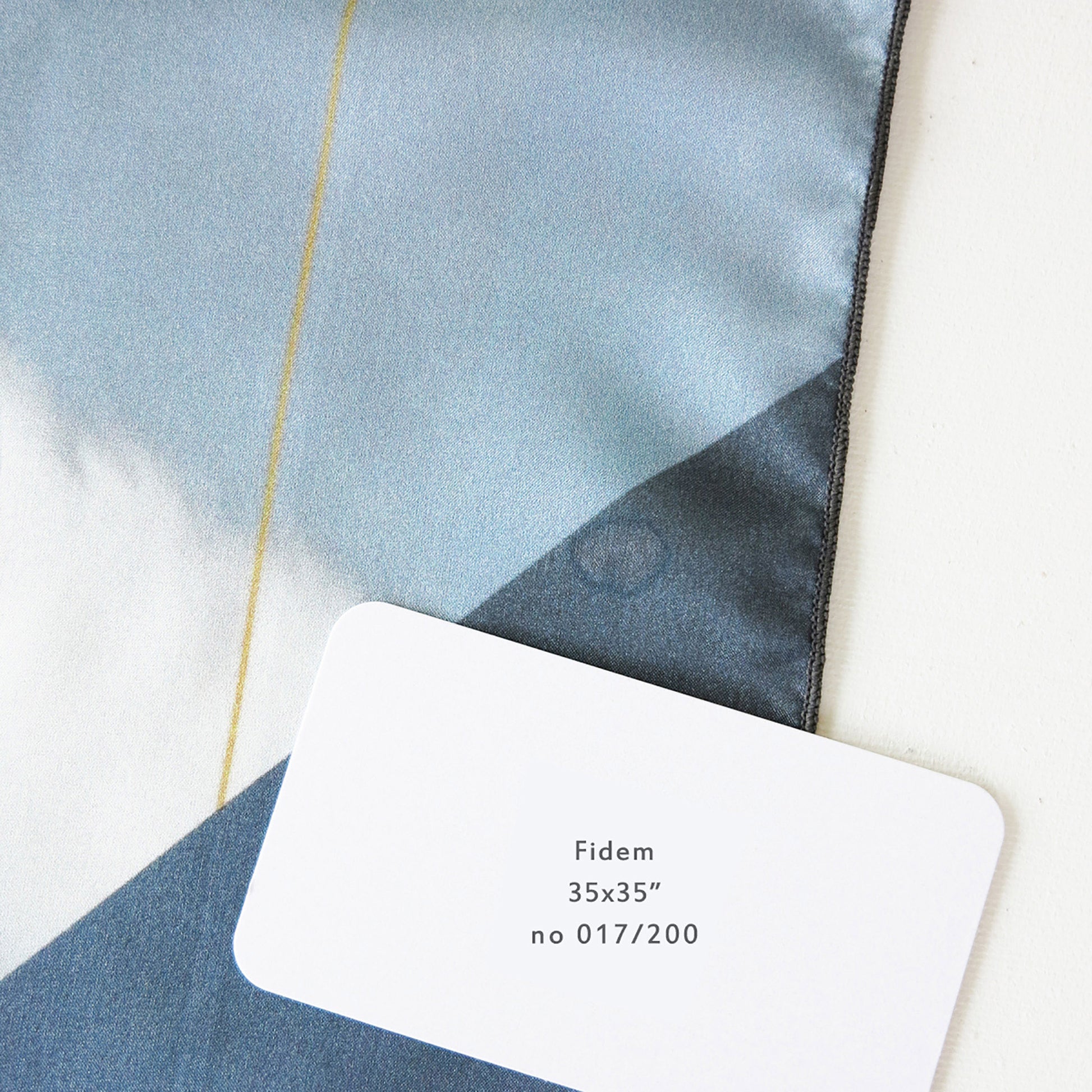 Delinor-carre-imprf-Fidem-35x35-silk-scarf-17