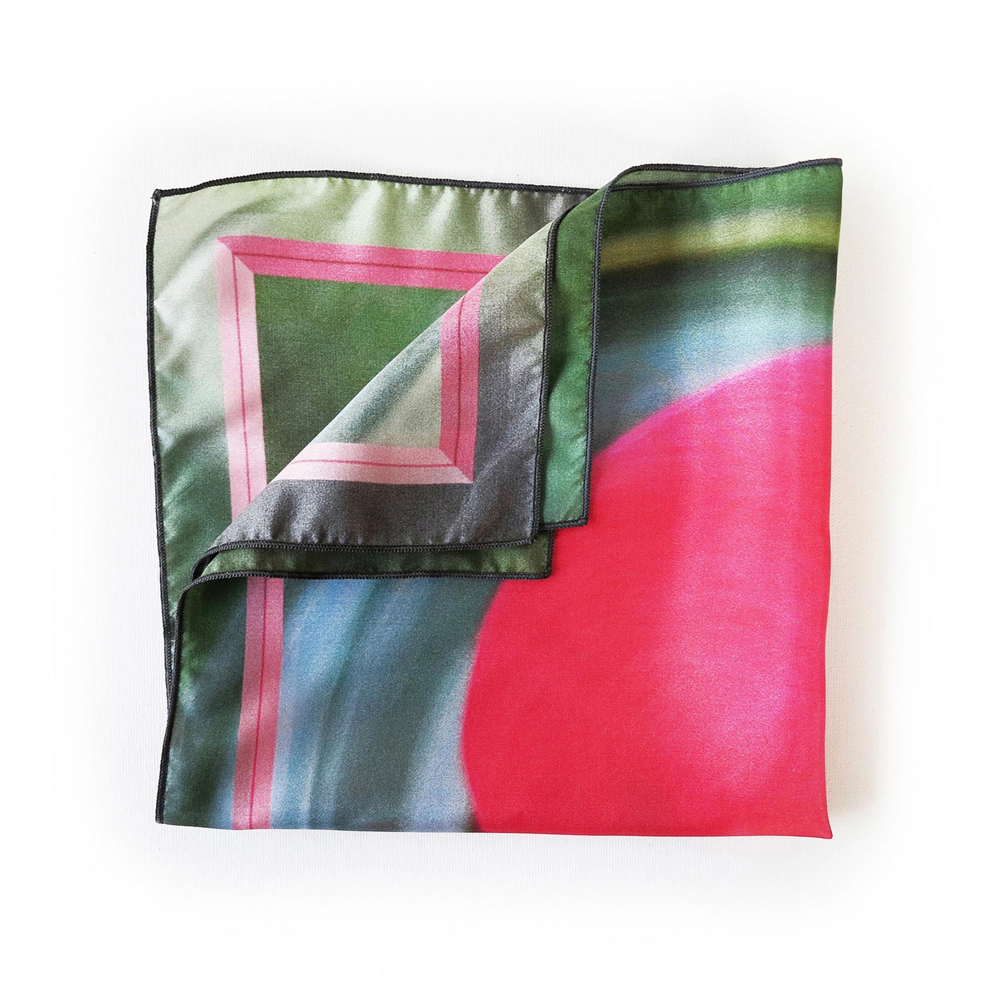 Delinor carre soie Freyja vert bleu 16x16 luxury fuchsia green blue silk scarf folded plie
