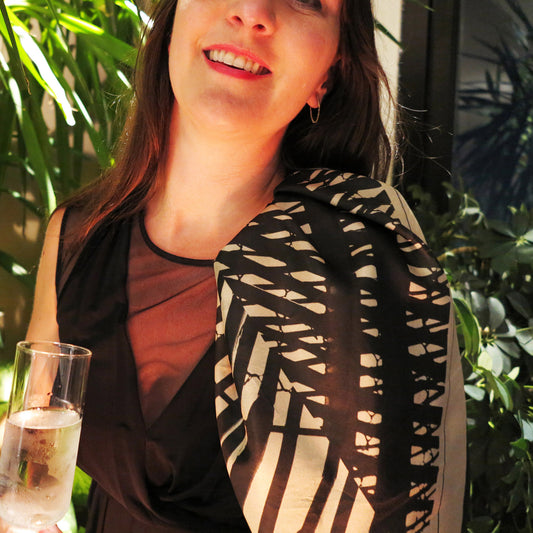 Delinor carre soie Mana noir 35in 90cm luxury black beige taupe silk scarf  wear idea