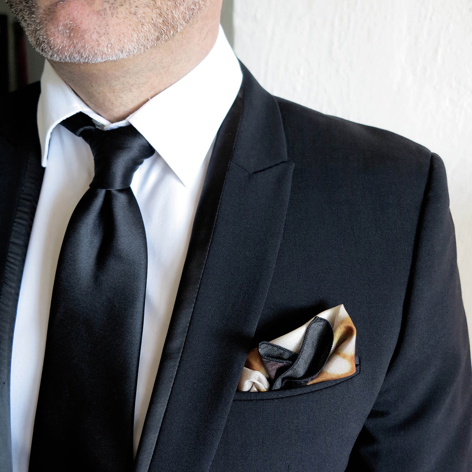 Delinor carre soie Myriad brun 16x16 luxury brown mocha white silk pocketsquare men style wear