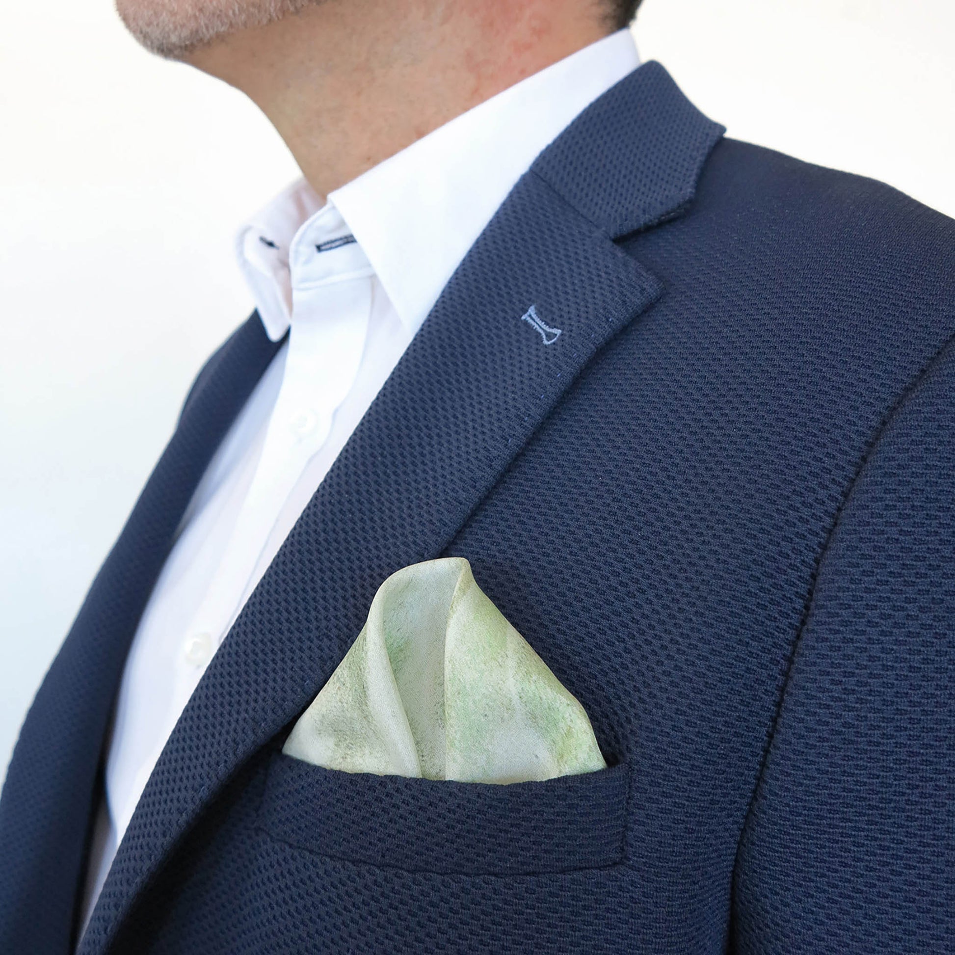 Delinor carre soie Odyssea  vert sauge 16x16  luxury mint green  silk scarf wear pocketsquare men