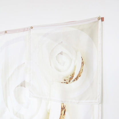 Delinor carre soie Rosa Pax blanc ocre 16x16  luxury custom ocre white silk scarf art display view