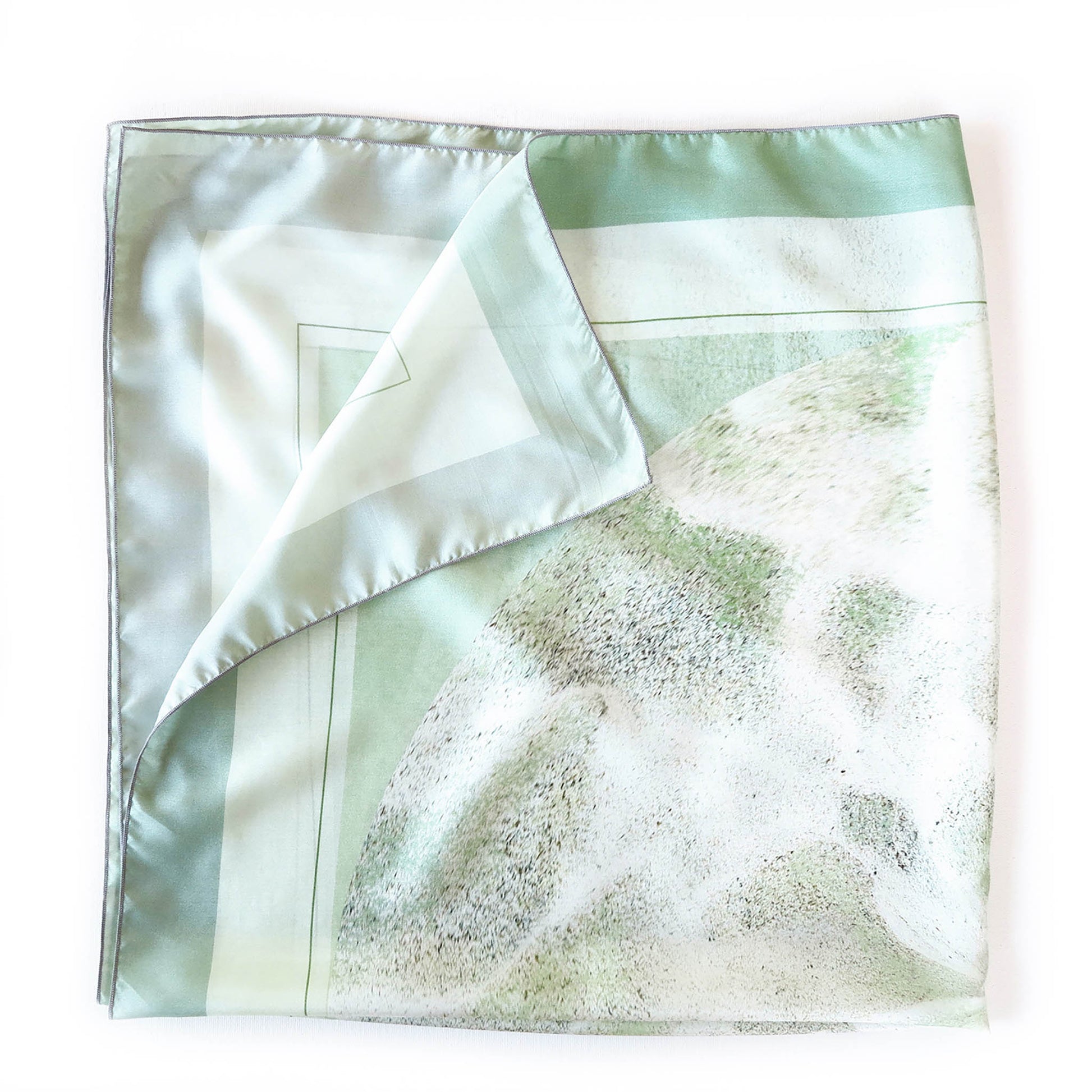 Delinor carre soie Odyssea  vert sauge 35in 90cm  luxury mint green silk scarf folded plie