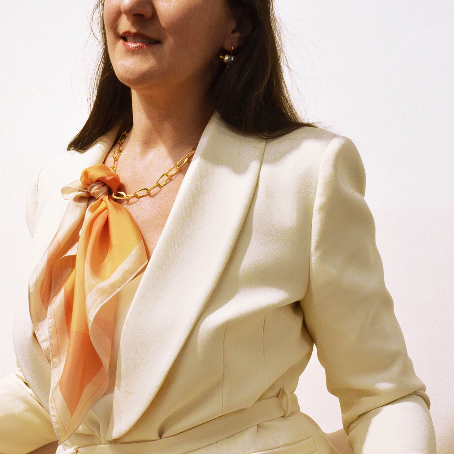 Delinor carre soie Solis jaune creme 16x16 luxury yellow orange silk scarf how to wear neck jewel