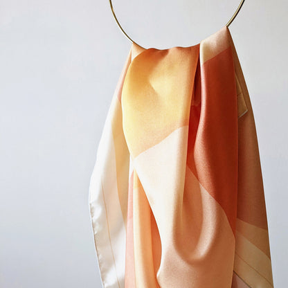 Delinor carre soie Solis jaune 35in 90cm luxury yellow orange silk scarf texture fabric habotai