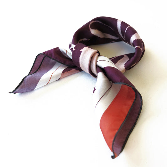 Delinor carre soie Novae violet rose noued 16x16 luxury purple pink red custom silk scarf wear knot