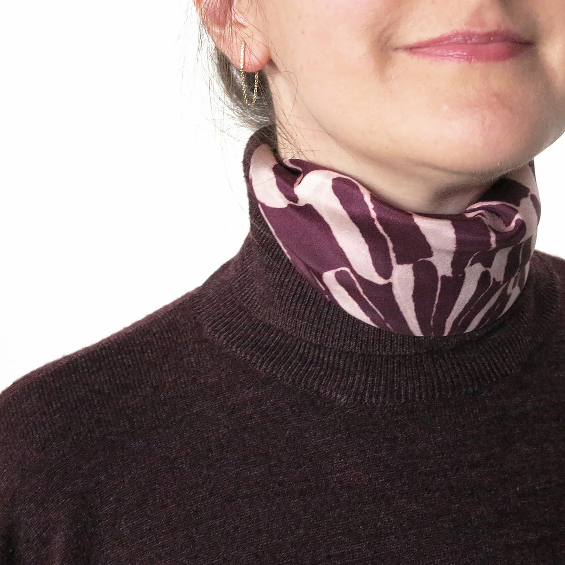 Delinor carre soie Novae violet rose 16x16 luxury purple pink red silk scarf how to wear turtleneck