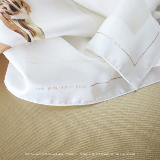 Delinor carre soie Rosa Pax blanc ocre personnalise 35in 90cm luxury custom ocre white silk scarf 