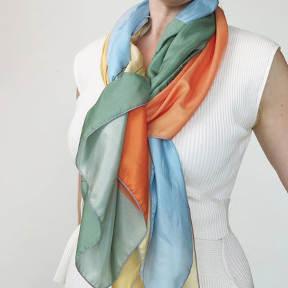 Delinor foulard soie Couleurs du bonheur 50in 127cm luxury orange green blue silk scarf on neck