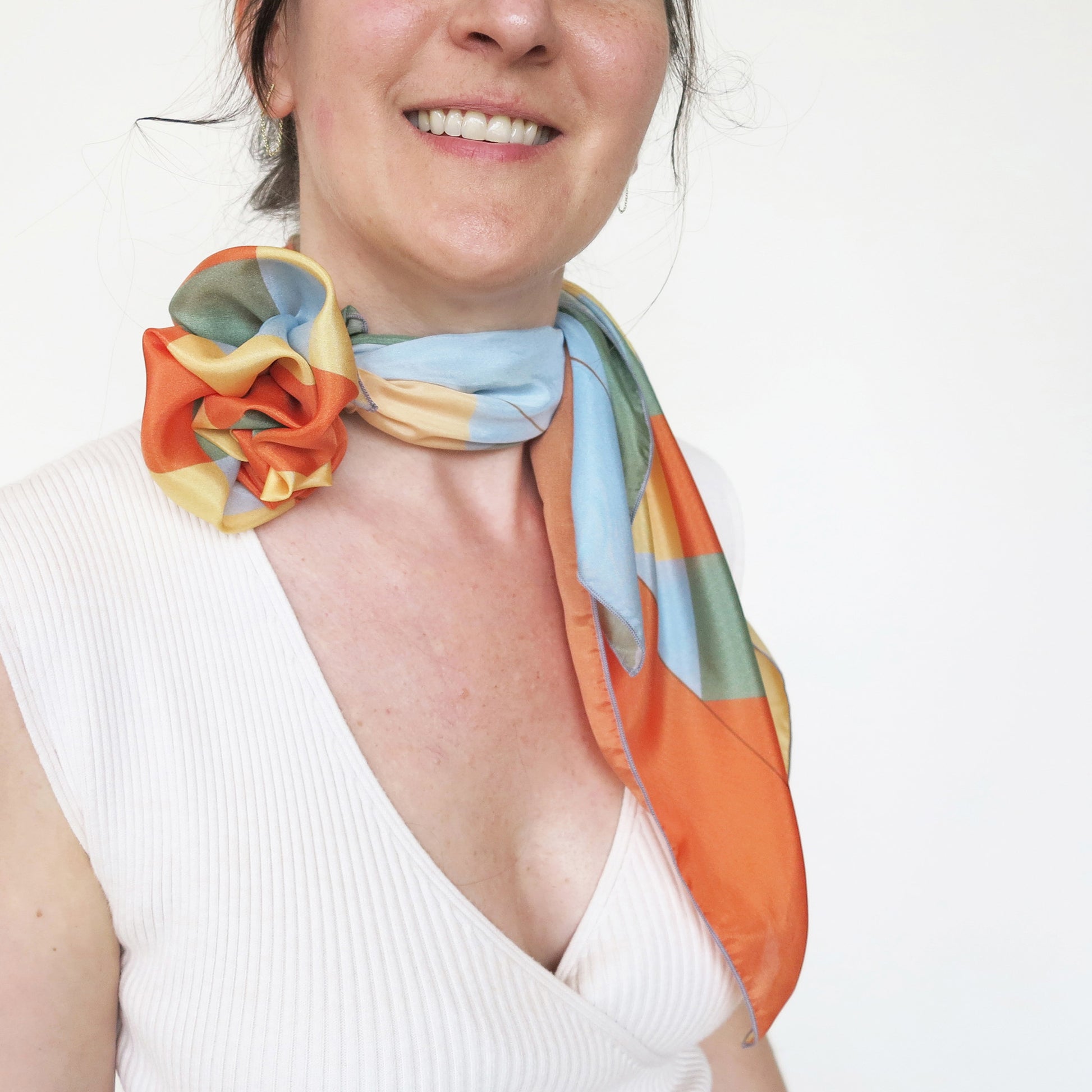 Delinor foulard soie  La vie est belle vert 35in 90cm  luxury  green yellow blue silk scarf wear neck