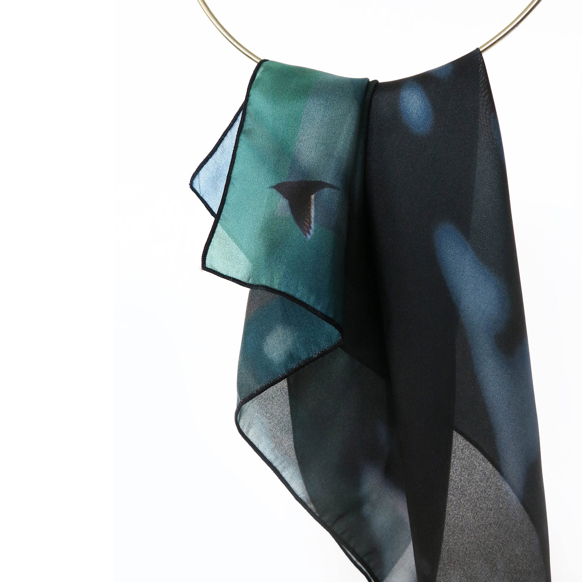 Delinor foulard soie Aera Noctis Petit 16in 40cm luxury silk scarf bordure brodee finition bird Montreal
