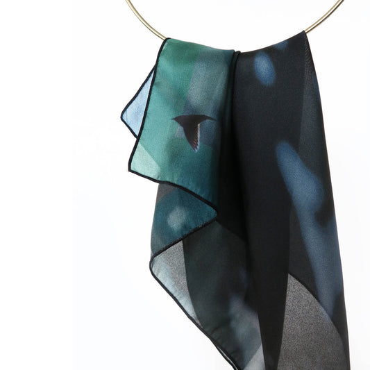 Delinor foulard soie Aera Noctis Petit 16in 40cm luxury silk scarf bordure brodee finition bird Montreal
