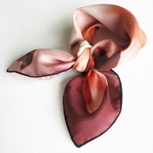Delinor foulard soie Aera Rosella Petit 16in 40cm luxury silk scarf nœud knot bordure brodee Designed Montreal