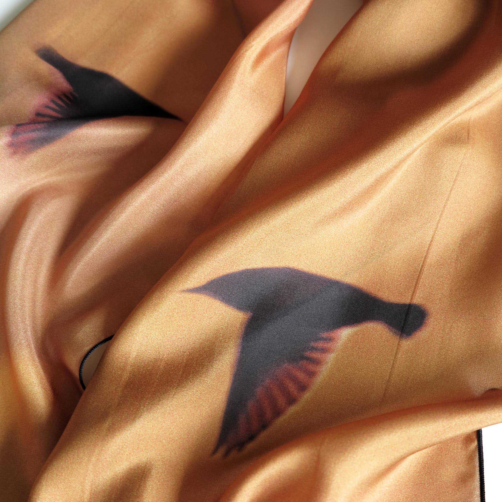 Delinor foulard soie Aera Sienna 16x72in 40x182cm luxury silk scarf bird oiseau fall ocher nature Montreal